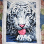 Процесс вышивки "Белый тигр"